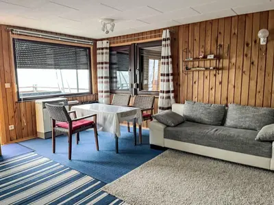 Ein Sitzbereich in der Unterkunft Chalet Bootshaus auf dem See by Interhome