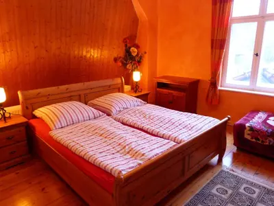 Ein Bett oder Betten in einem Zimmer der Unterkunft FeWo 2 - b67191