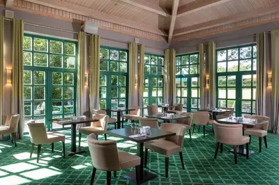 Ein Restaurant oder anderes Speiselokal in der Unterkunft Precise Resort Scharmützelsee - Golf & SPA