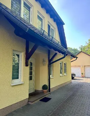 Das Gebäude in dem sich die Ferienwohnung befindet