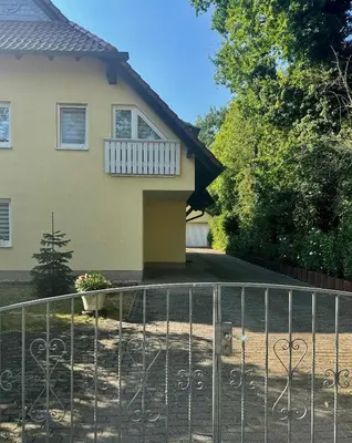 Das Gebäude in dem sich die Ferienwohnung befindet