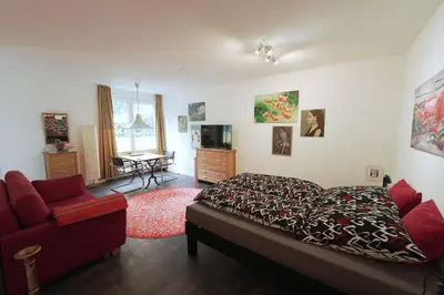 Ein Sitzbereich in der Unterkunft Studio am Engelbecken Berlin