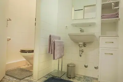 Ein Badezimmer in der Unterkunft Studio am Engelbecken Berlin