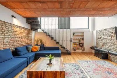 Ein Sitzbereich in der Unterkunft Group Stay Loft Duplex -130sqm- near Antonplatz