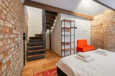 Ein Bett oder Betten in einem Zimmer der Unterkunft Group Stay Loft Duplex -130sqm- near Antonplatz