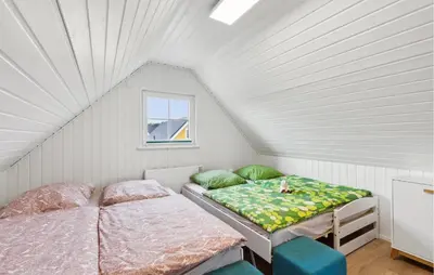 Ein Bett oder Betten in einem Zimmer der Unterkunft Amazing Home In Wandlitz Ot Zerpenschl