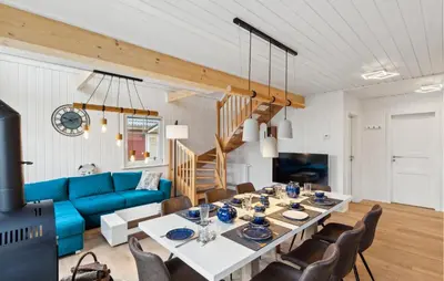 Ein Sitzbereich in der Unterkunft Amazing Home In Wandlitz Ot Zerpenschl