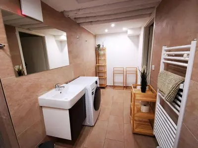Küche/Küchenzeile in der Unterkunft SC 00 LOFT by ROCKCHAIR Apartments l SUPERHOST Status l Unique & Style Loft 230 sqm 2 Floors Tablefootball Tabletennis 3 Bathrooms Boxspringbeds welcomes you!