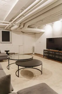 TV/Unterhaltungsangebot in der Unterkunft SC 00 LOFT by ROCKCHAIR Apartments l SUPERHOST Status l Unique & Style Loft 230 sqm 2 Floors Tablefootball Tabletennis 3 Bathrooms Boxspringbeds welcomes you!