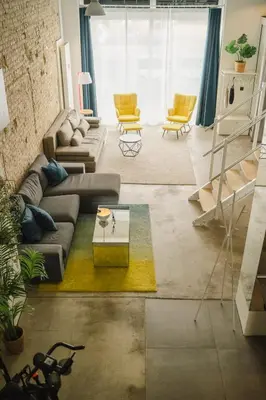 Ein Sitzbereich in der Unterkunft SC 00 LOFT by ROCKCHAIR Apartments l SUPERHOST Status l Unique & Style Loft 230 sqm 2 Floors Tablefootball Tabletennis 3 Bathrooms Boxspringbeds welcomes you!