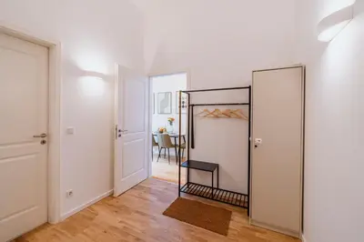 Grundriss der Unterkunft Homely Berlin - Chic Flat, City View, Subway, Café, River