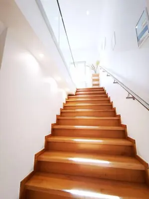 Grundriss der Unterkunft INVAL by ROCKCHAIR Apartments l SUPERHOST Status l 2 Bedrooms Boxspringbeds 2 Bathrooms in City Center 