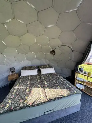 Ein Bett oder Betten in einem Zimmer der Unterkunft Paradiesufer am See