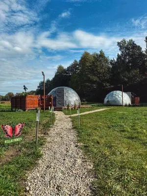 Ein Garten an der Unterkunft Paradiesufer am See