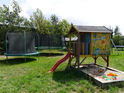 Ein Kinderspielbereich in der Unterkunft Ferienwohnung mit Garten - 10 Minuten von Templin