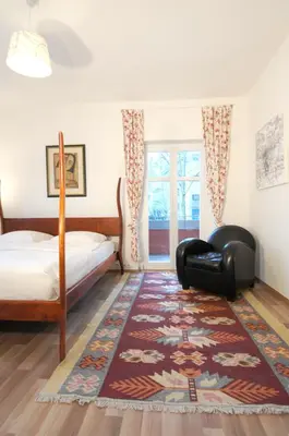 Ein Bett oder Betten in einem Zimmer der Unterkunft Apartement in Stadtvilla