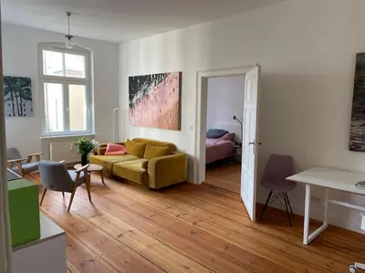 Ein Sitzbereich in der Unterkunft Wunderschöne, großzügige Altbauwohnung in Mitte