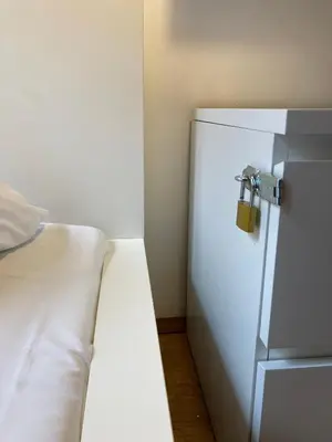 Ein Bett oder Betten in einem Zimmer der Unterkunft Minimal Hostel No 41