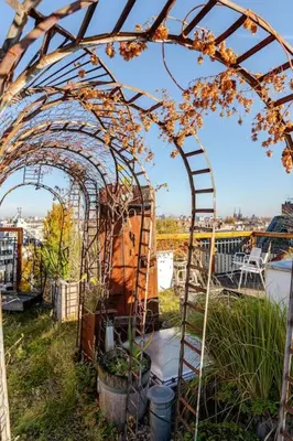 Ein Garten an der Unterkunft Steampunk Penthouse with roof top terrace
