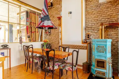 Ein Sitzbereich in der Unterkunft Steampunk Penthouse with roof top terrace