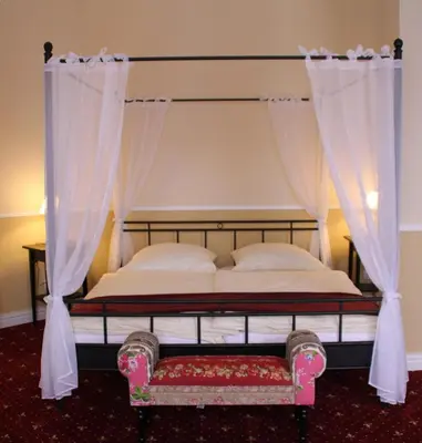 Ein Bett oder Betten in einem Zimmer der Unterkunft Gutshof Sagritz