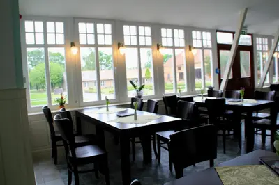 Ein Restaurant oder anderes Speiselokal in der Unterkunft Gutshof Sagritz