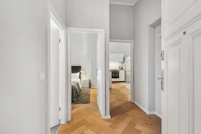 Ein Bett oder Betten in einem Zimmer der Unterkunft Comfy 2 Bedroom Apartment Charlottenburg