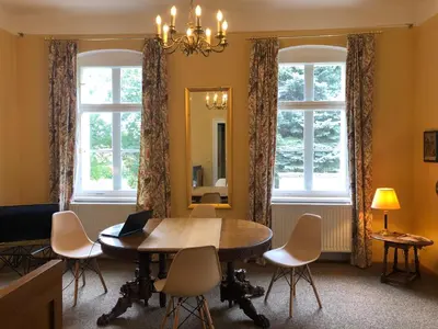 Ein Sitzbereich in der Unterkunft Schönewalde Appartement 1