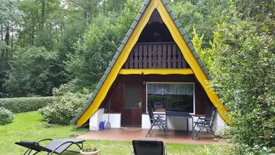 Ein Garten an der Unterkunft gemütliches Waldhaus