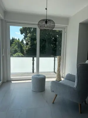Ein Sitzbereich in der Unterkunft Ferienwohnung Waldesruh mit Kaminofen und Balkon