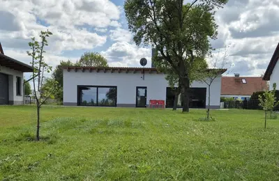 Ein Garten an der Unterkunft Oderbruch26 mit Sauna-Option