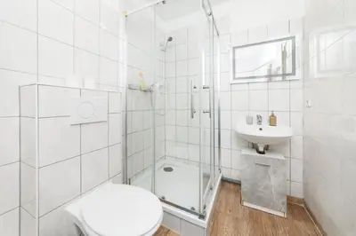 Ein Badezimmer in der Unterkunft Stylish 4Rooms Flat am Adenauerplatz 8 Personen Kurfürstendamm