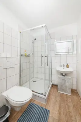Ein Badezimmer in der Unterkunft Stylish 4Rooms Flat am Adenauerplatz 8 Personen Kurfürstendamm