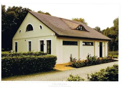 Das Gebäude in dem sich das Ferienhaus befindet