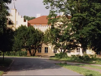 Das Gebäude in dem sich das Ferienhaus befindet