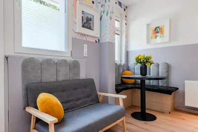 Ein Sitzbereich in der Unterkunft Artful Microapartment - Self Check In
