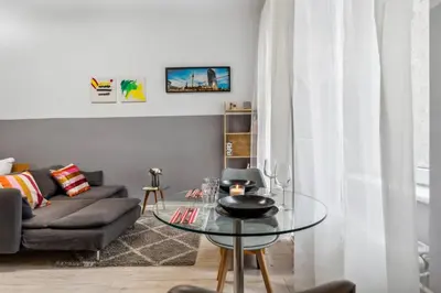 Ein Sitzbereich in der Unterkunft Bright flat near park & transport Neukölln
