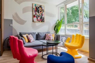 Ein Sitzbereich in der Unterkunft Artsy Apartment in Central Berlin - Self check in