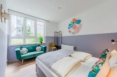 Ein Bett oder Betten in einem Zimmer der Unterkunft Artsy Apartment in Central Berlin - Self check in
