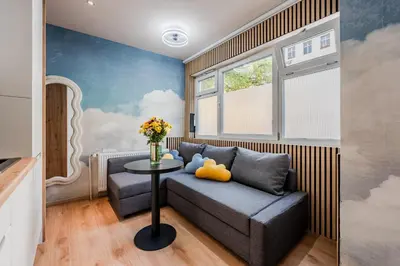 Ein Sitzbereich in der Unterkunft Heavenly flat in Berlin self check in
