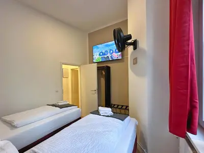 Ein Bett oder Betten in einem Zimmer der Unterkunft fairAPART 5 rooms, 2 baths, 120sq m Prenzlauer Berg