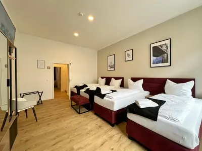 Ein Bett oder Betten in einem Zimmer der Unterkunft fairAPART 5 rooms, 2 baths, 120sq m Prenzlauer Berg