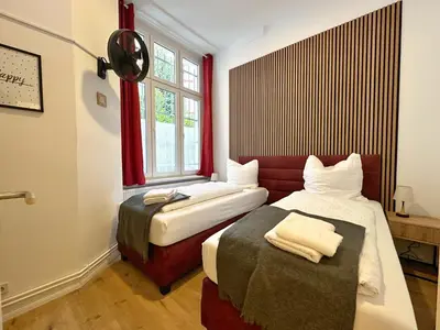 Ein Bett oder Betten in einem Zimmer der Unterkunft fairAPART 5 rooms, 2 baths, 120sq m Prenzlauer Berg