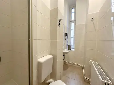 Ein Badezimmer in der Unterkunft fairAPART 5 rooms, 2 baths, 120sq m Prenzlauer Berg