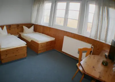 Ein Bett oder Betten in einem Zimmer der Unterkunft Landgasthof zur krummen Linde