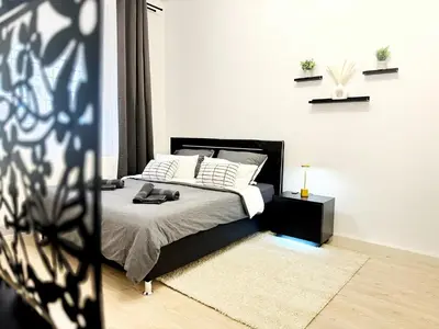 Ein Bett oder Betten in einem Zimmer der Unterkunft HolidayHome Apartments I Spacious 130qm Apartment Near Berlins Top Sights