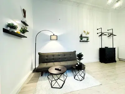 Ein Sitzbereich in der Unterkunft HolidayHome Apartments I Spacious 130qm Apartment Near Berlins Top Sights