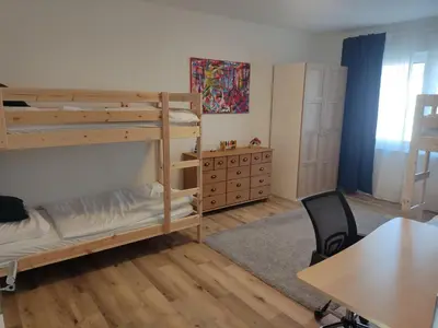 Ein Bett oder Betten in einem Zimmer der Unterkunft Modernes Ferienhaus für bis zu 10 Gäste