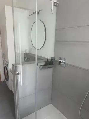 Ein Badezimmer in der Unterkunft Frisch sanierte Altbauwohnung Helmholtzplatz