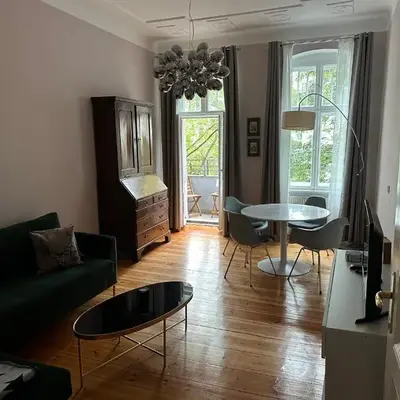 Frisch sanierte Altbauwohnung Helmholtzplatz
